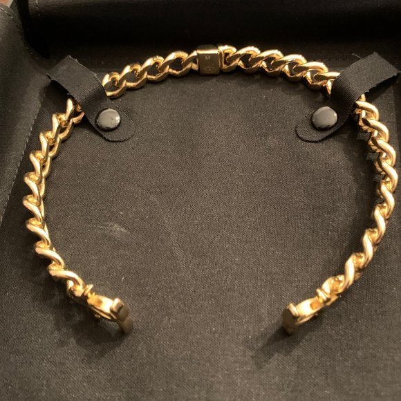 SOLD     Chanel 22C Gold CC Choker Necklace MEDIUM - Picture 2 of 11